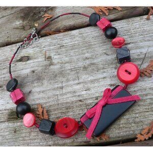 2x25$ 🐿 🍁 CREATION - Short necklace Wire & vintage buttons -  Red Black